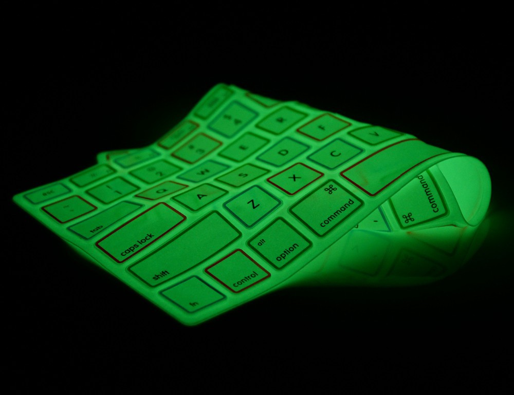 XSKN Glow In Dark Silicone keyboard Cover Protective Skin Film for Macbook Pro Retina 13 15 17, US Layout